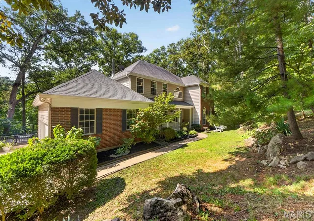 Photo 2 of Sale Pending at 19334 Ossenfort Ct, Wildwood, MO 63038 | MLS# MIS26055197 | Listing updated on 2026-09-18