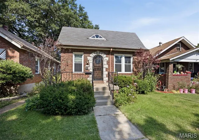 Photo 3 of Single family home for sale at 5223 Dewey Ave, St Louis, MO 63116 | MLS# MIS26055202 | Listing updated on 2026-09-07
