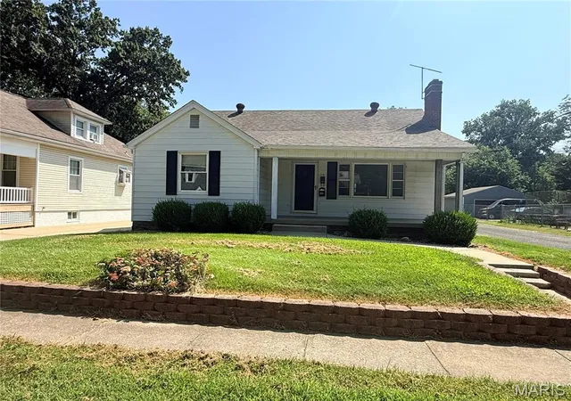 Photo 1 of Single family home for sale at 718 Maple St, Collinsville, IL 62234 | MLS# MIS26055206 | Listing updated on 2026-09-30