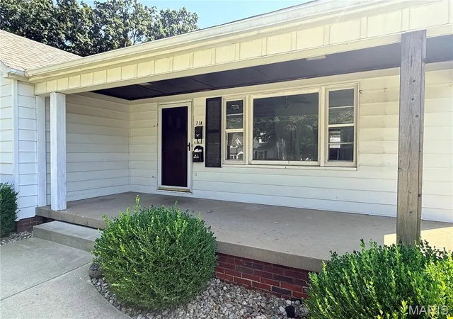 Photo 3 of Single family home for sale at 718 Maple St, Collinsville, IL 62234 | MLS# MIS26055206 | Listing updated on 2026-09-30