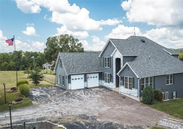 Photo 2 of Single family home for sale at 4411 Rock Rd, Bourbon, MO 65441 | MLS# MIS26055213 | Listing updated on 2026-08-31