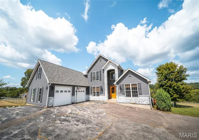 Photo 3 of Single family home for sale at 4411 Rock Rd, Bourbon, MO 65441 | MLS# MIS26055213 | Listing updated on 2026-08-31