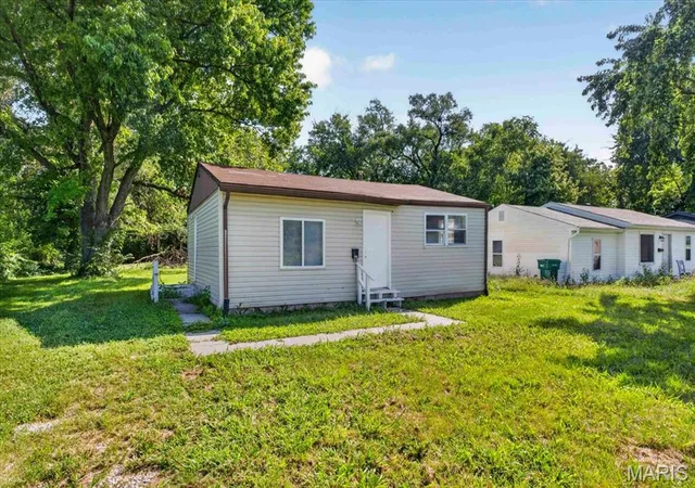 Photo 2 of Single family home for sale at 811 Sparks Ave, East Saint Louis, IL 62206 | MLS# MIS26055215 | Listing updated on 2026-08-31
