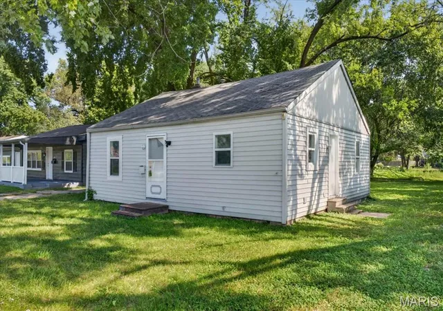 Photo 2 of Single family home for sale at 817 Sparks Ave, East Saint Louis, IL 62206 | MLS# MIS26055223 | Listing updated on 2026-09-02