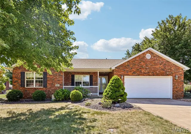 Photo 1 of Single family home for sale at 1056 Lakeview Dr, Breese, IL 62230 | MLS# MIS26055229 | Listing updated on 2026-09-14
