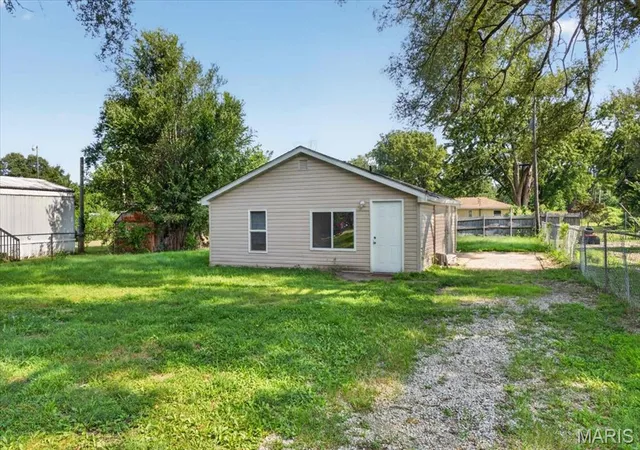 Photo 2 of Single family home for sale at 1841 Mullens Ave, East Saint Louis, IL 62206 | MLS# MIS26055230 | Listing updated on 2026-09-02