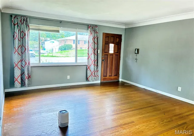 Photo 2 of Sale Pending at 517 Hoecker Dr, Collinsville, IL 62234 | MLS# MIS26055232 | Listing updated on 2026-09-07