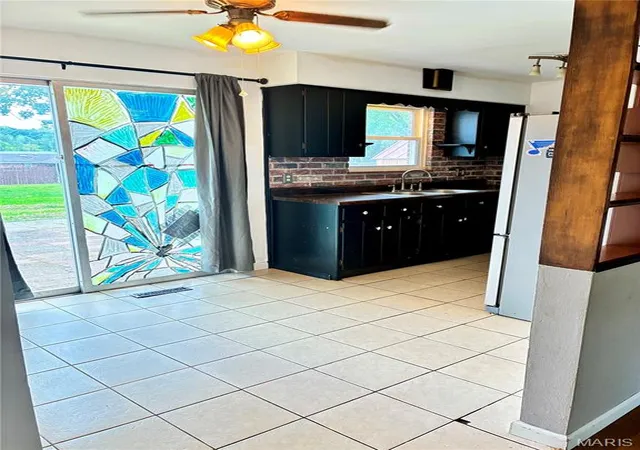 Photo 4 of Sale Pending at 517 Hoecker Dr, Collinsville, IL 62234 | MLS# MIS26055232 | Listing updated on 2026-09-07