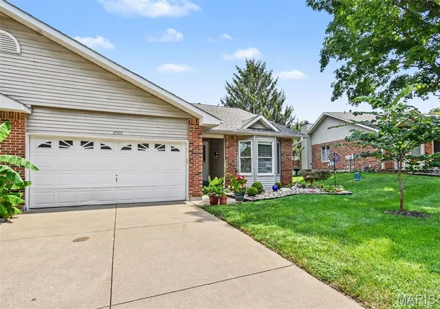 Listing Photo 3 - Condo for sale in building located at 2960 Sylvan Ln, St Charles, MO 63301 - Unit #5D