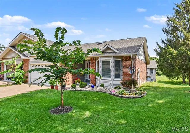 Listing Photo 4 - Condo for sale in building located at 2960 Sylvan Ln, St Charles, MO 63301 - Unit #5D