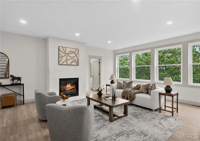 Photo 2 of Single family home for sale at 674 Grand View Ridge Ct, Eureka, MO 63025 | MLS# MIS26055258 | Listing updated on 2026-10-06