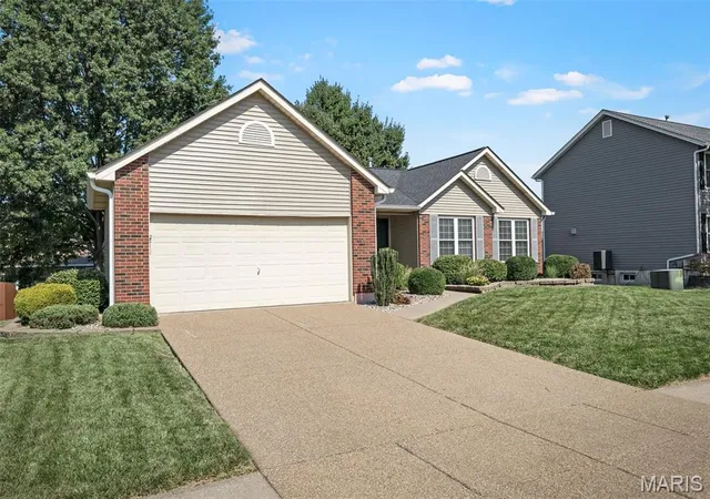 Photo 3 of Sale Pending at 1822 Highgrove Dr, O'fallon, MO 63366 | MLS# MIS26055261 | Listing updated on 2026-09-24