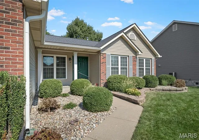 Photo 3 of Sale Pending at 1822 Highgrove Dr, O'fallon, MO 63366 | MLS# MIS26055261 | Listing updated on 2026-09-24
