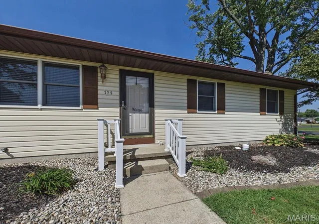 Photo 4 of Sale Pending at 134 Hampton St, Bethalto, IL 62010 | MLS# MIS26055272 | Listing updated on 2026-09-05