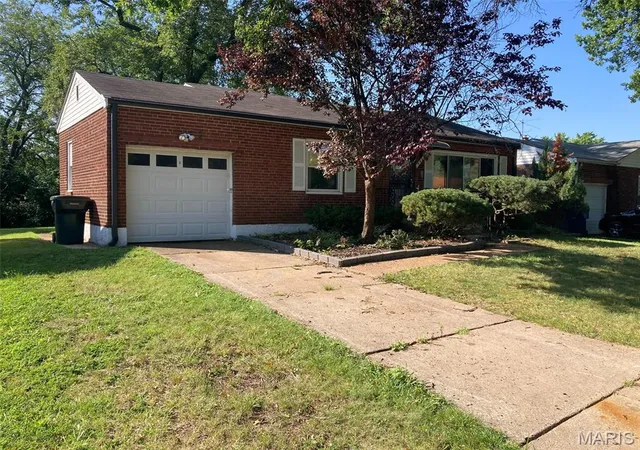 Photo 2 of Single family home for sale at 942 Melvin Ave, St Louis, MO 63137 | MLS# MIS26055274 | Listing updated on 2026-09-02