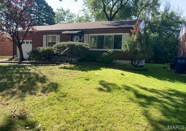 Photo 3 of Single family home for sale at 942 Melvin Ave, St Louis, MO 63137 | MLS# MIS26055274 | Listing updated on 2026-09-02
