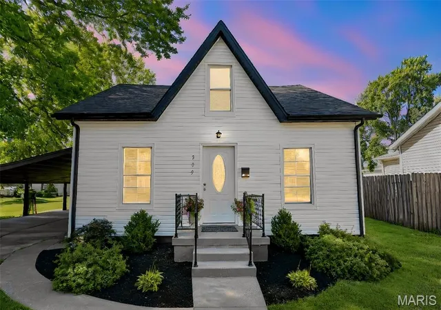 Photo 2 of Sale Pending at 209 E 3rd St, O'fallon, IL 62269 | MLS# MIS26055275 | Listing updated on 2026-09-01