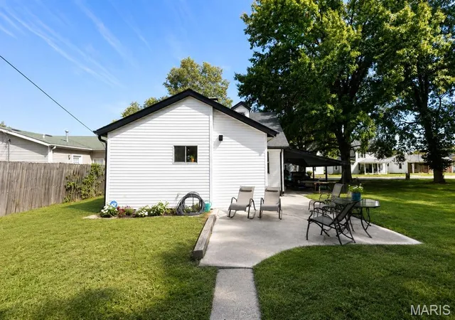 Photo 3 of Sale Pending at 209 E 3Rd St, O'fallon, IL 62269 | MLS# MIS26055275 | Listing updated on 2026-09-01