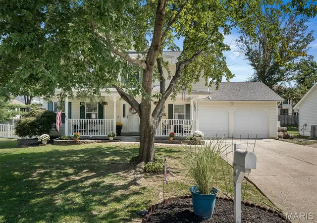 Photo 2 of Single family home for sale at 1266 Stephenridge Dr, St Charles, MO 63304 | MLS# MIS26055277 | Listing updated on 2026-09-07