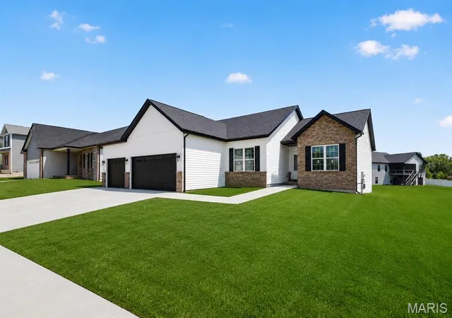 Photo 2 of Single family home for sale at 1227 Ole Town Bridge Dr, O'fallon, IL 62269 | MLS# MIS26055289 | Listing updated on 2026-09-13