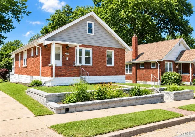 Photo 2 of Sale Pending at 3519 Roy Ave, St Louis, MO 63114 | MLS# MIS26055292 | Listing updated on 2026-10-07