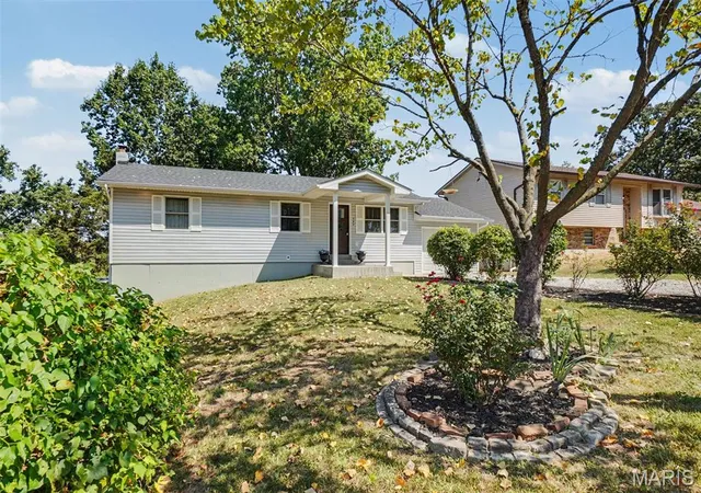 Photo 2 of Sale Pending at 502 Donaldson St, De Soto, MO 63020 | MLS# MIS26055296 | Listing updated on 2026-09-12