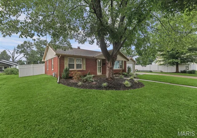 Photo 2 of Single family home for sale at 677 S Moore St, Nashville, IL 62263 | MLS# MIS26055297 | Listing updated on 2026-09-30