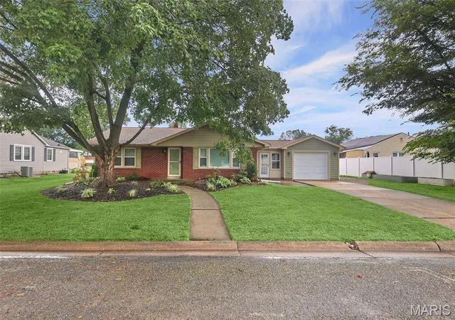 Photo 3 of Single family home for sale at 677 S Moore St, Nashville, IL 62263 | MLS# MIS26055297 | Listing updated on 2026-09-30
