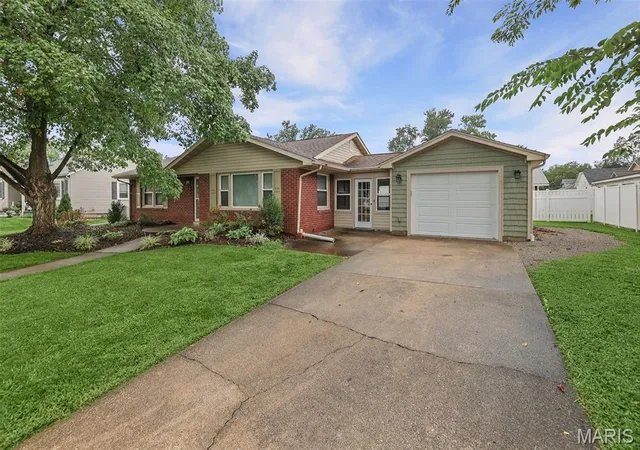 Photo 3 of Single family home for sale at 677 S Moore St, Nashville, IL 62263 | MLS# MIS26055297 | Listing updated on 2026-09-30