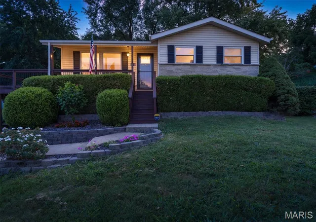 Photo 1 of Single family home for sale at 1998 Ridgeway Dr, Arnold, MO 63010 | MLS# MIS26055303 | Listing updated on 2026-09-20