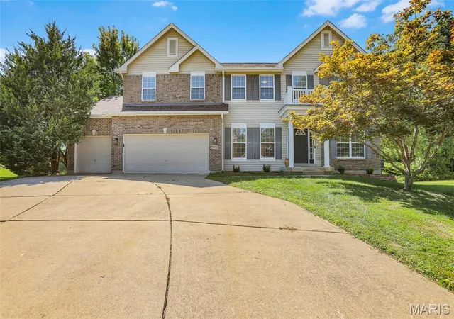 Photo 2 of Sale Pending at 681 Zumwalt Xing, O'fallon, MO 63366 | MLS# MIS26055304 | Listing updated on 2026-09-12