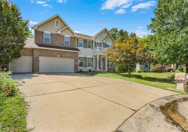 Photo 3 of Sale Pending at 681 Zumwalt Xing, O'fallon, MO 63366 | MLS# MIS26055304 | Listing updated on 2026-09-12