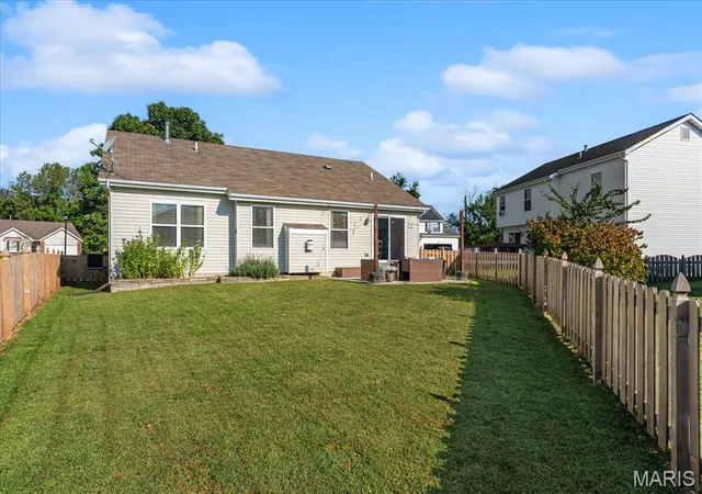 Photo 3 of Sale Pending at 2675 Brookrun Dr, Belleville, IL 62221 | MLS# MIS26055305 | Listing updated on 2026-09-08