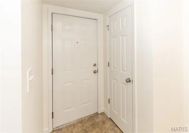 Listing Photo 4 - Condo for sale in building located at 9740 Bexley Station Dr, St. Louis, MO 63123 - Unit #7G