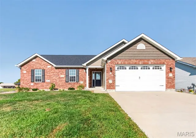 Photo 1 of Single family home for sale at 13 Berkshire Ct, Troy, MO 63379 | MLS# MIS26055319 | Listing updated on 2026-09-13