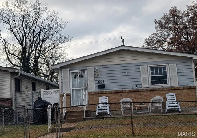 Photo 3 of Sale Pending at 2226 Sullivan Ave, St Louis, MO 63107 | MLS# MIS26055320 | Listing updated on 2026-08-27