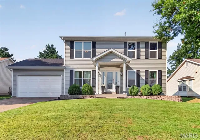 Photo 2 of Sale Pending at 1941 Royal Heir Dr, O'fallon, MO 63366 | MLS# MIS26055332 | Listing updated on 2026-08-31