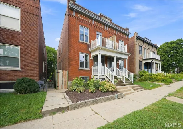 Photo 1 of Townhouse for sale at 3118 Sidney St, Saint Louis, MO 63104 | MLS# MIS26055333 | Listing updated on 2026-09-14