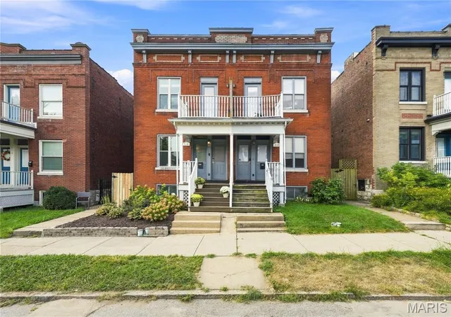 Photo 2 of Townhouse for sale at 3118 Sidney St, Saint Louis, MO 63104 | MLS# MIS26055333 | Listing updated on 2026-09-14
