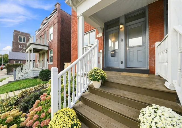 Photo 3 of Townhouse for sale at 3118 Sidney St, Saint Louis, MO 63104 | MLS# MIS26055333 | Listing updated on 2026-09-14
