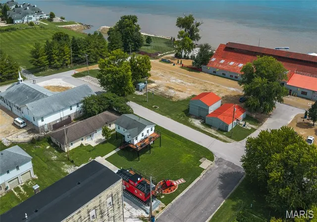 Photo 2 of Single family home for sale at 406 E Water St, Grafton, IL 62037 | MLS# MIS26055335 | Listing updated on 2026-09-01
