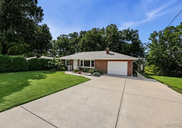 Photo 2 of Single family home for sale at 3405 Mcarthur Blvd, Alton, IL 62002 | MLS# MIS26055339 | Listing updated on 2026-09-02