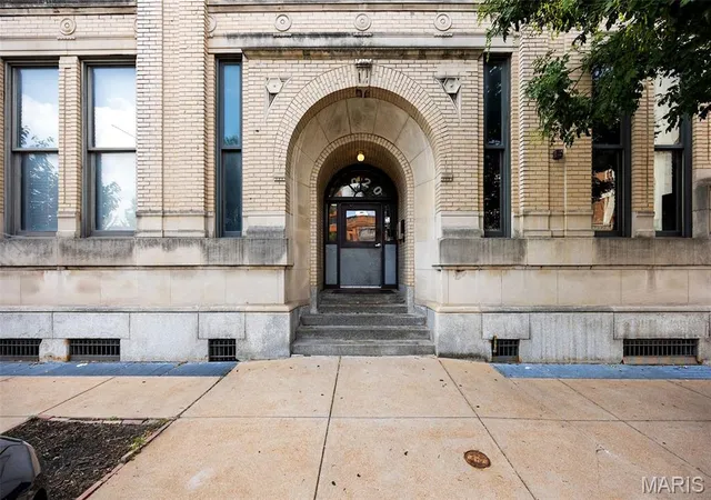 Photo 3 of Condo for sale at 2020 Washington Ave #404, St Louis, MO 63103 | MLS# MIS26055340 | Listing updated on 2026-09-01