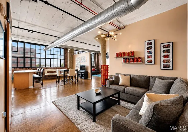 Photo 3 of Condo for sale at 2020 Washington Ave #404, St Louis, MO 63103 | MLS# MIS26055340 | Listing updated on 2026-09-01