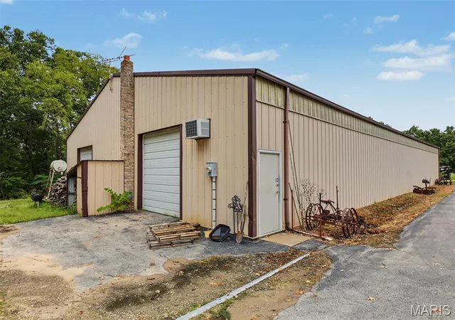 Photo 4 of Single family home for sale at 22878 Eagle Ridge Rd, Warrenton, MO 63383 | MLS# MIS26055341 | Listing updated on 2026-10-05