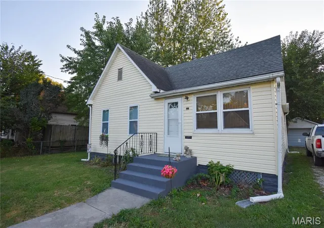 Photo 1 of Single family home for sale at 406 S Jersey St, Gillespie, IL 62033 | MLS# MIS26055352 | Listing updated on 2026-10-26