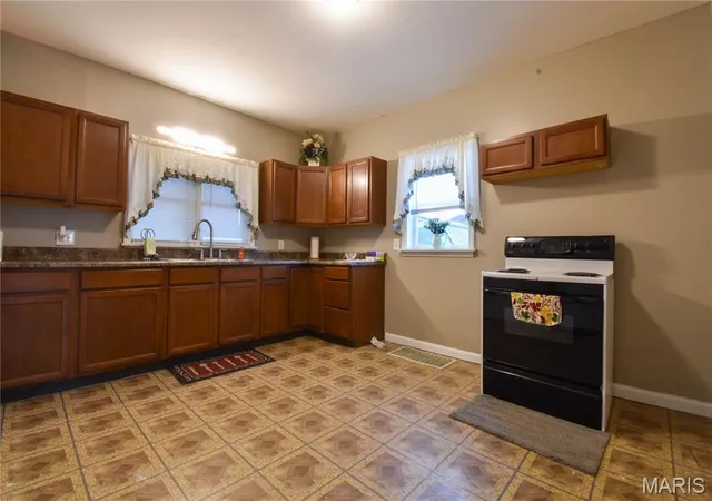 Photo 2 of Single family home for sale at 406 S Jersey St, Gillespie, IL 62033 | MLS# MIS26055352 | Listing updated on 2026-09-04