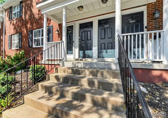 Listing Photo 4 - Condo for sale in building located at 1659 E Swan Cir, Saint Louis, MO 63144