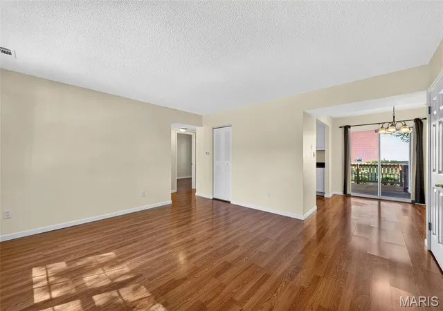 Listing Photo 5 - Condo for sale in building located at 1659 E Swan Cir, Saint Louis, MO 63144