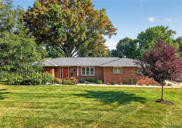 Photo 1 of Sale Pending at 72 Champagne Dr, Lake St Louis, MO 63367 | MLS# MIS26055365 | Listing updated on 2026-08-30
